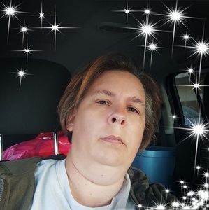 Meet your Posher, Holly